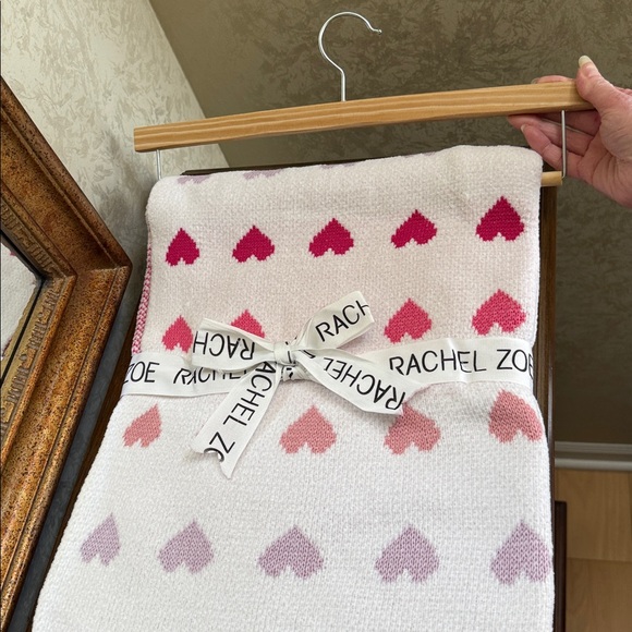 Rachel Zoe White Throw with Pink and Red Heart Pattern. Oversized 50” x 70”. - Picture 4 of 14